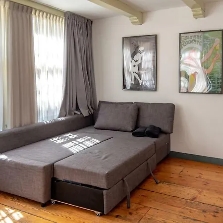 Spacious Central City With Big Private Sundeck! Apartmán *