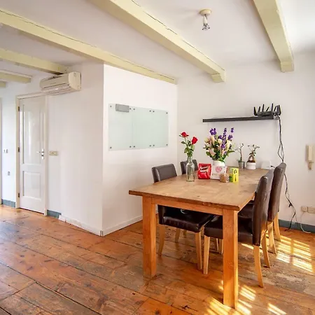 Spacious Central City With Big Private Sundeck! Апартаменты Амстердам