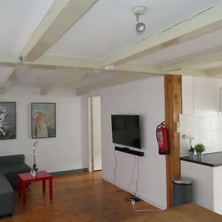 Lägenhet Spacious Central City With Big Private Sundeck!