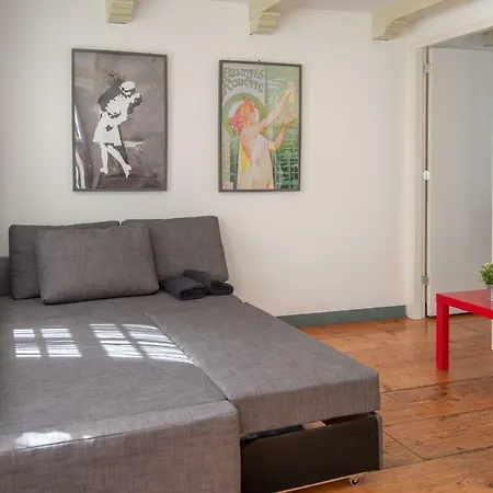Lägenhet Spacious Central City With Big Private Sundeck!