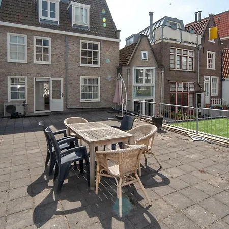 Lägenhet Spacious Central City With Big Private Sundeck!